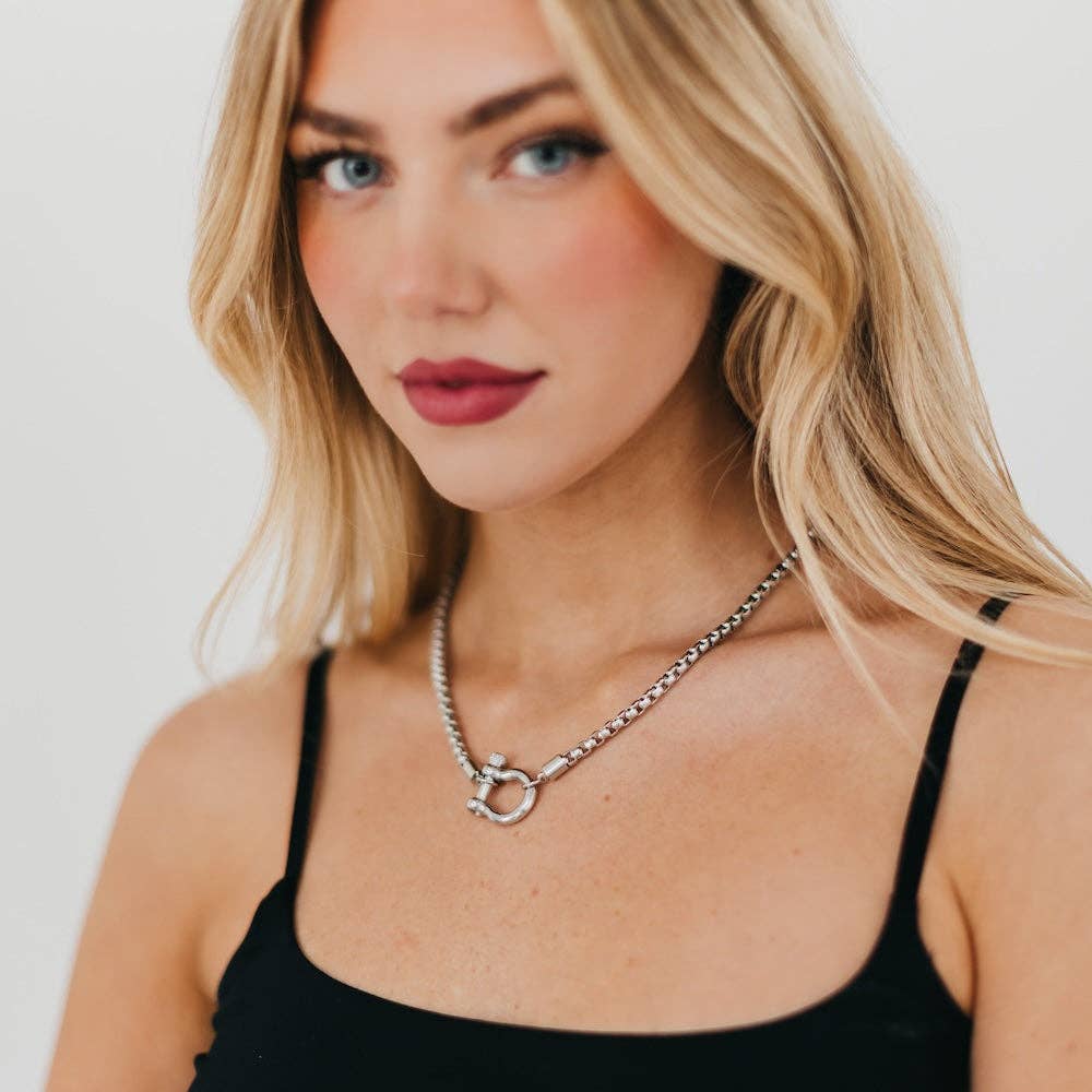 Lucky Me Horseshoe Toggle Necklace (2 Colors!)
