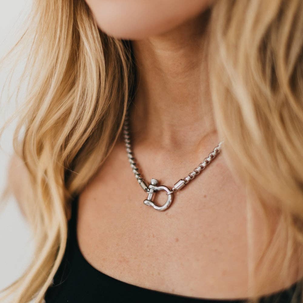 Lucky Me Horseshoe Toggle Necklace (2 Colors!)