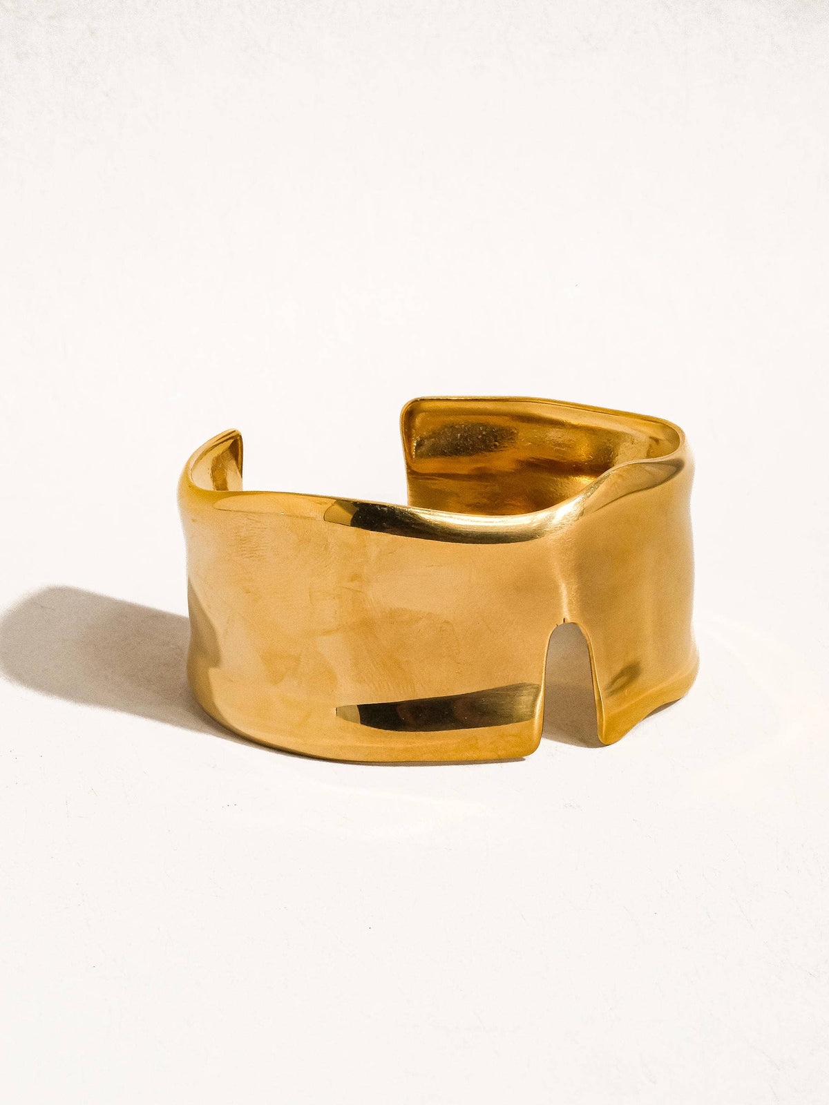 Flânerie by MAIQ Clyde 18K Gold Non-Tarnish Abstract Bold Bangle