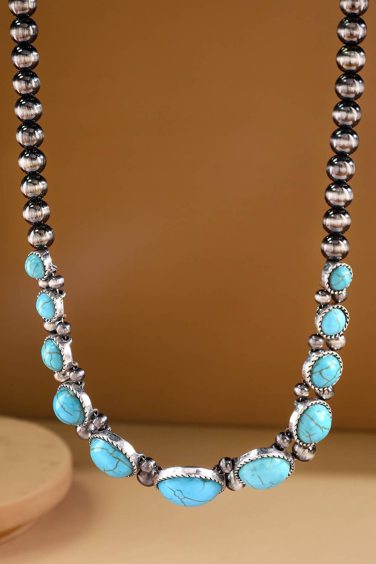 Western Design Metallic Pearl Necklace Set