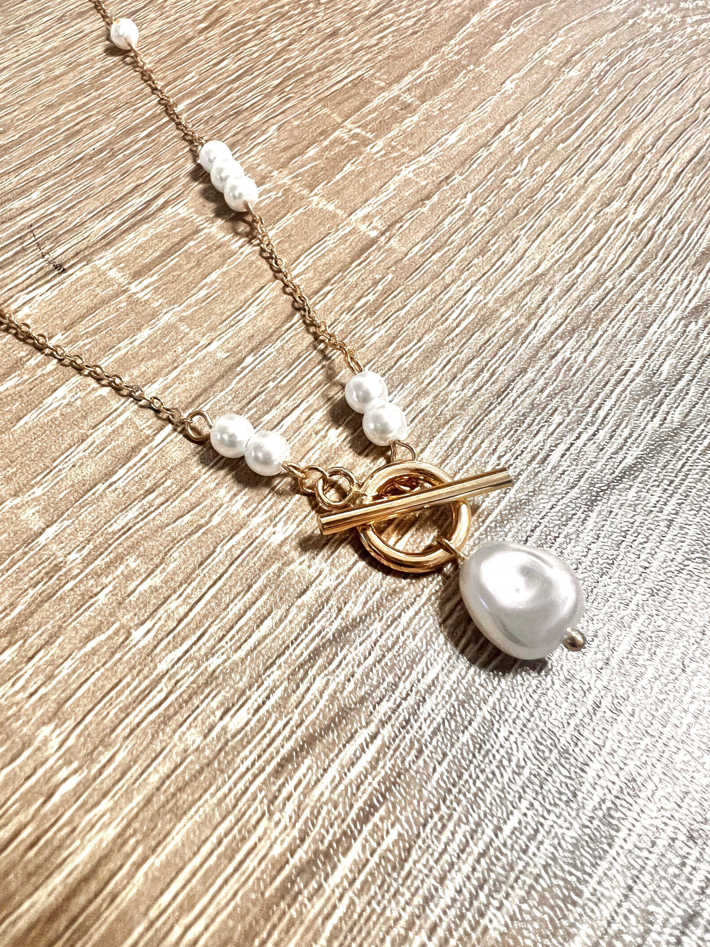 Sarnia Pearl Toggle Necklace