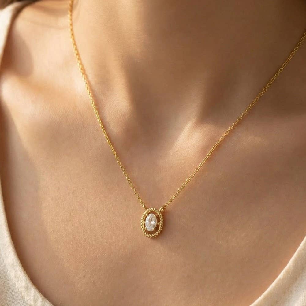 Roe Gold Oval Rope Bezel Pendant Necklace