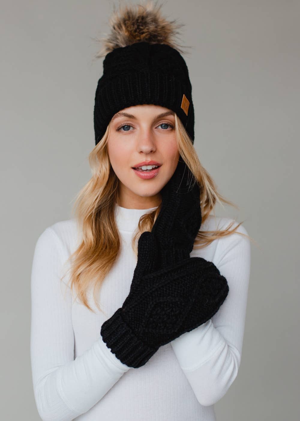 Wonda Black Cable Knit w/ Natural Pom Hat