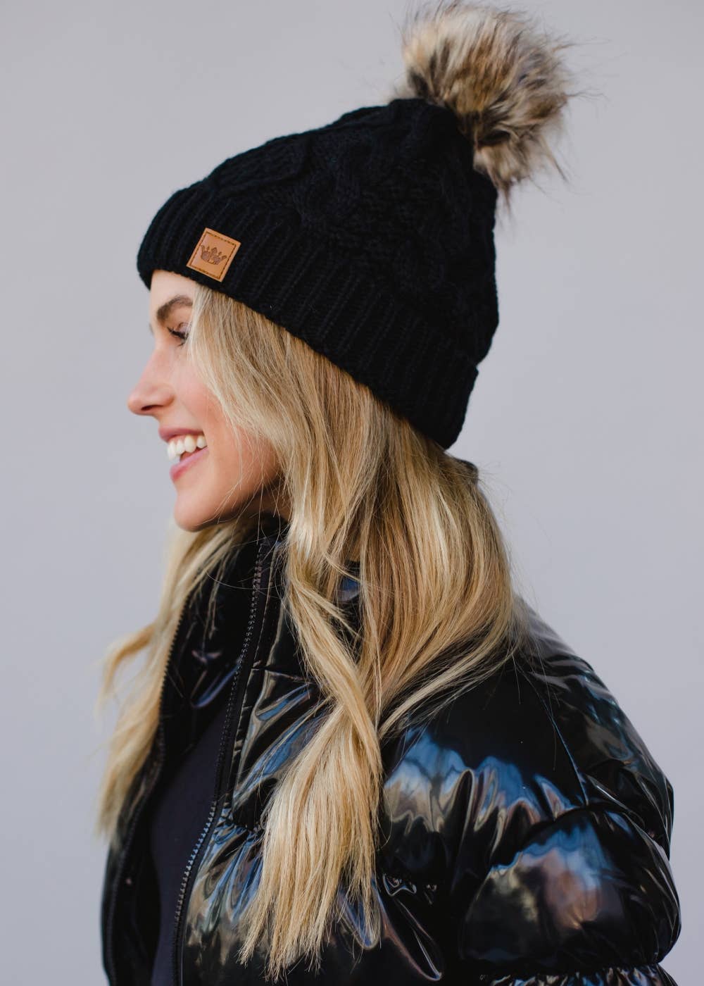 Wonda Black Cable Knit w/ Natural Pom Hat