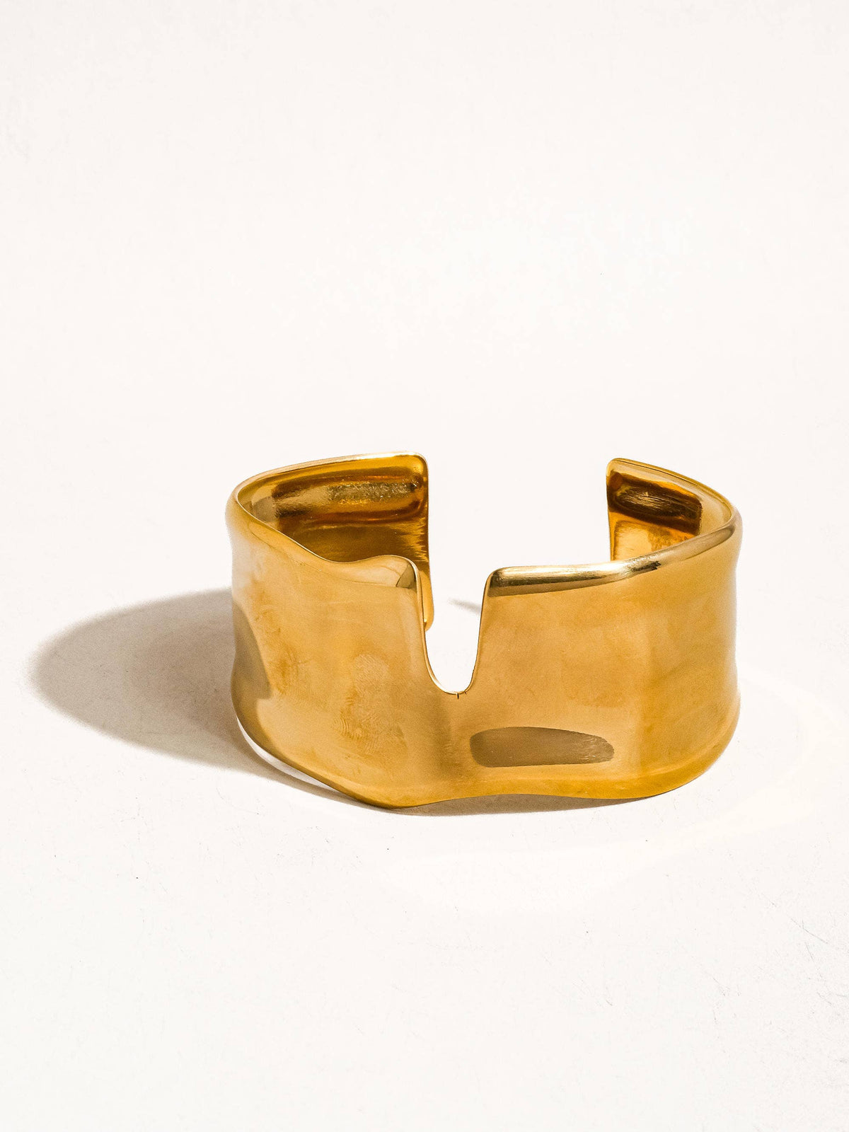 Flânerie by MAIQ Clyde 18K Gold Non-Tarnish Abstract Bold Bangle