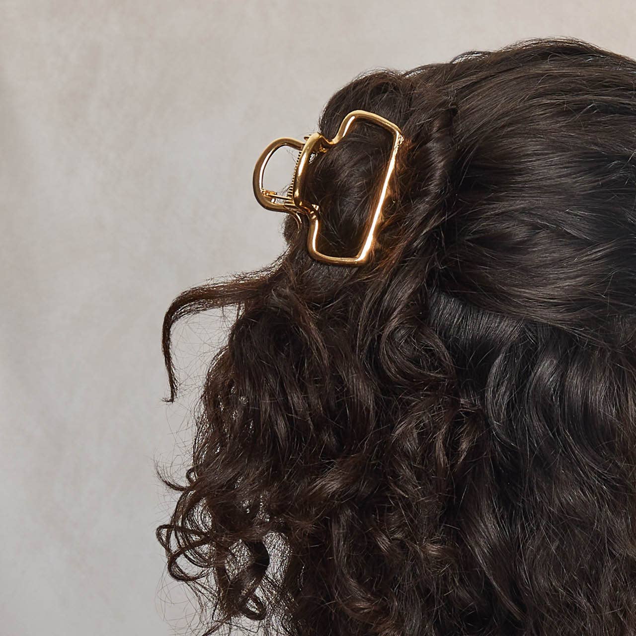 KITSCH Metal Medium Open Shape Puffy Claw Clip - Gold