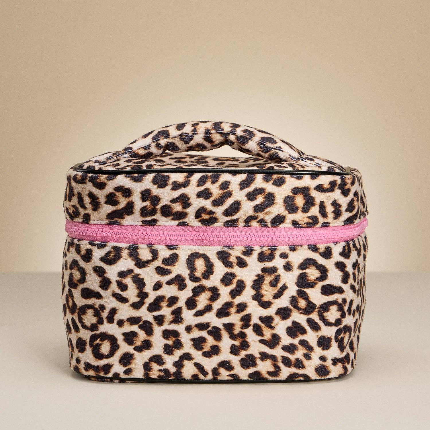 Hinton Leopard Print Travel Makeup Bag – Stylish Cosmetic Organizer with Handle & Pink Zipper
