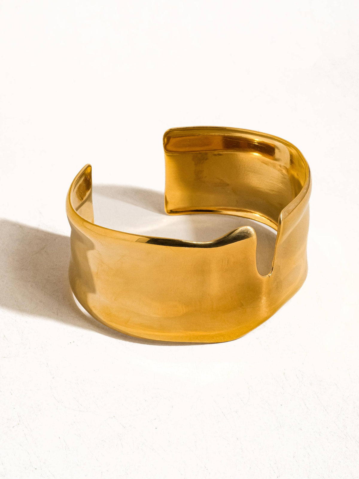 Flânerie by MAIQ Clyde 18K Gold Non-Tarnish Abstract Bold Bangle
