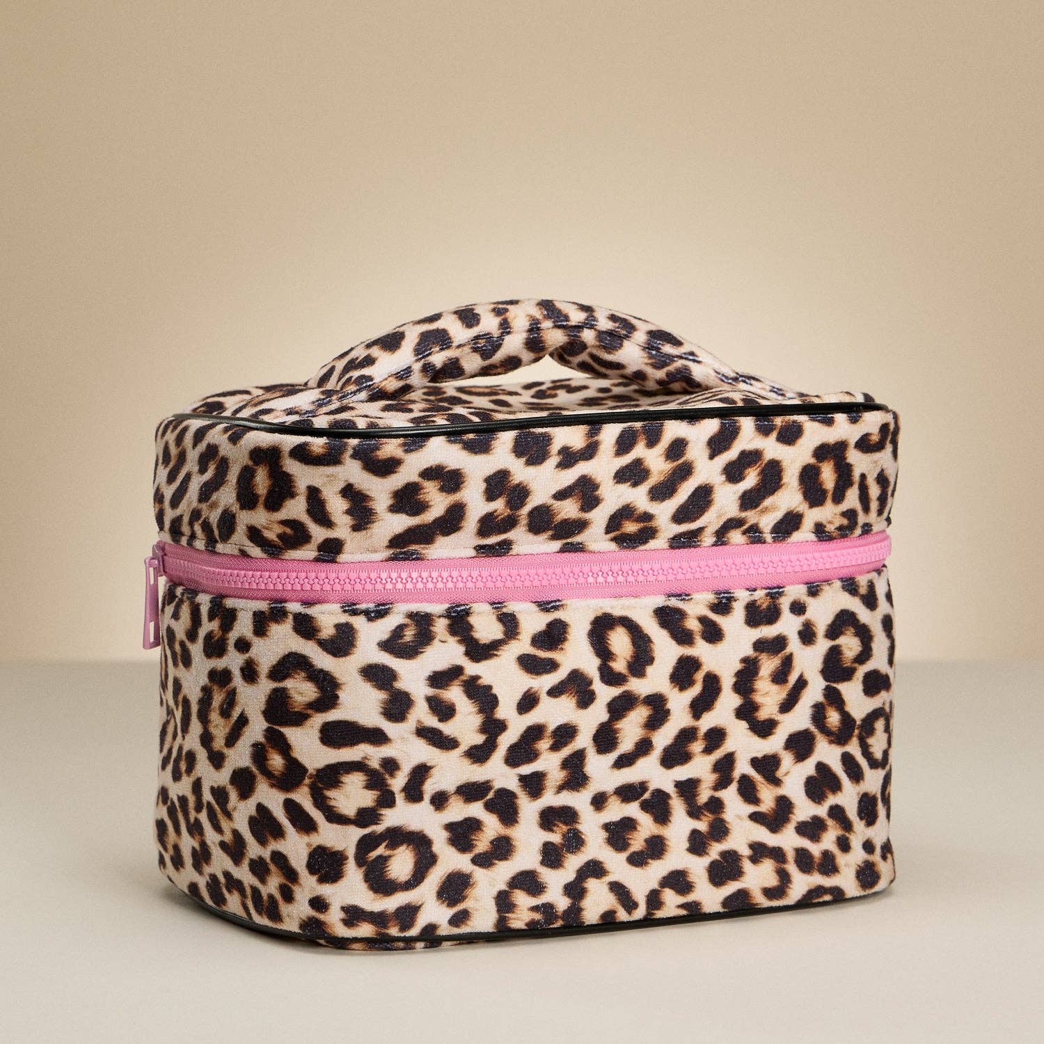 Hinton Leopard Print Travel Makeup Bag – Stylish Cosmetic Organizer with Handle & Pink Zipper