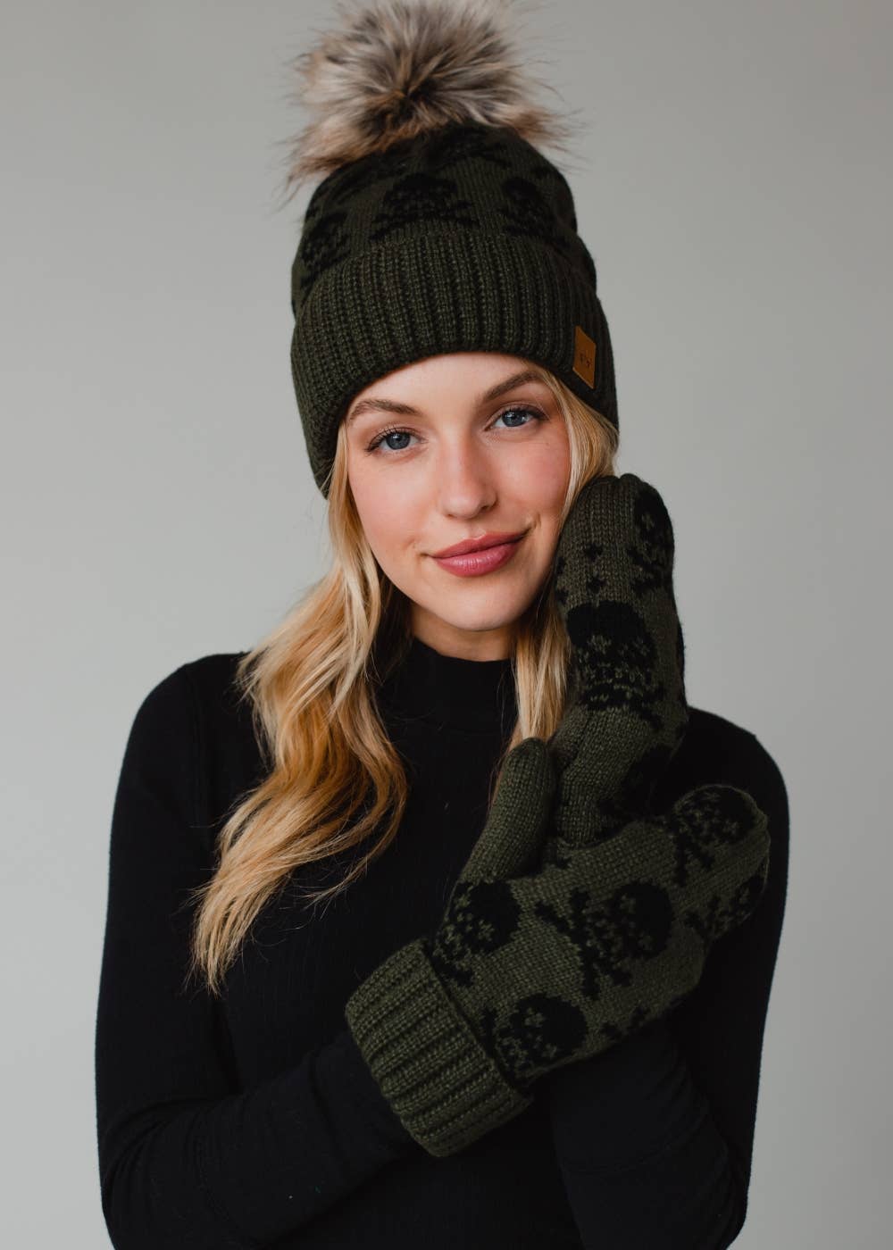 Willa Olive Skull Patterned Mittens