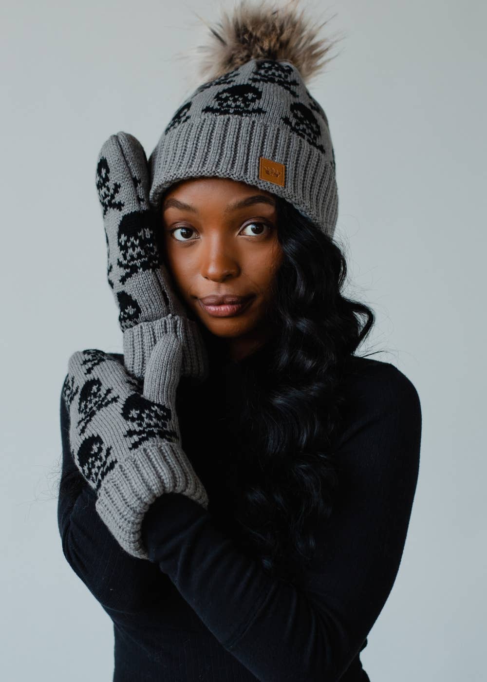 Willa Gray Skull Patterned Mittens