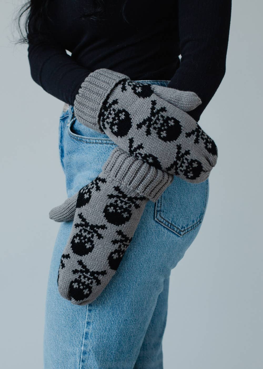 Willa Gray Skull Patterned Mittens