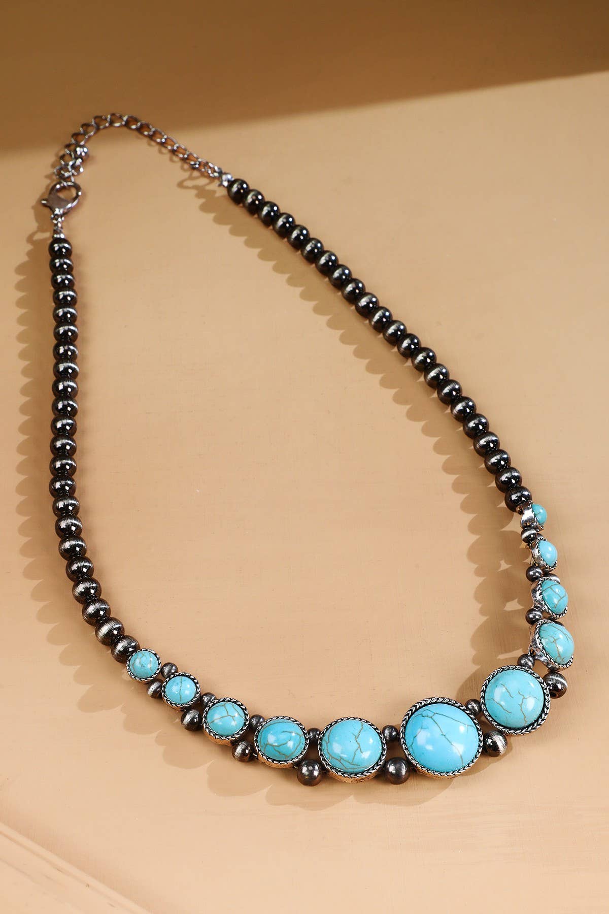 Western Design Metallic Pearl Necklace Set
